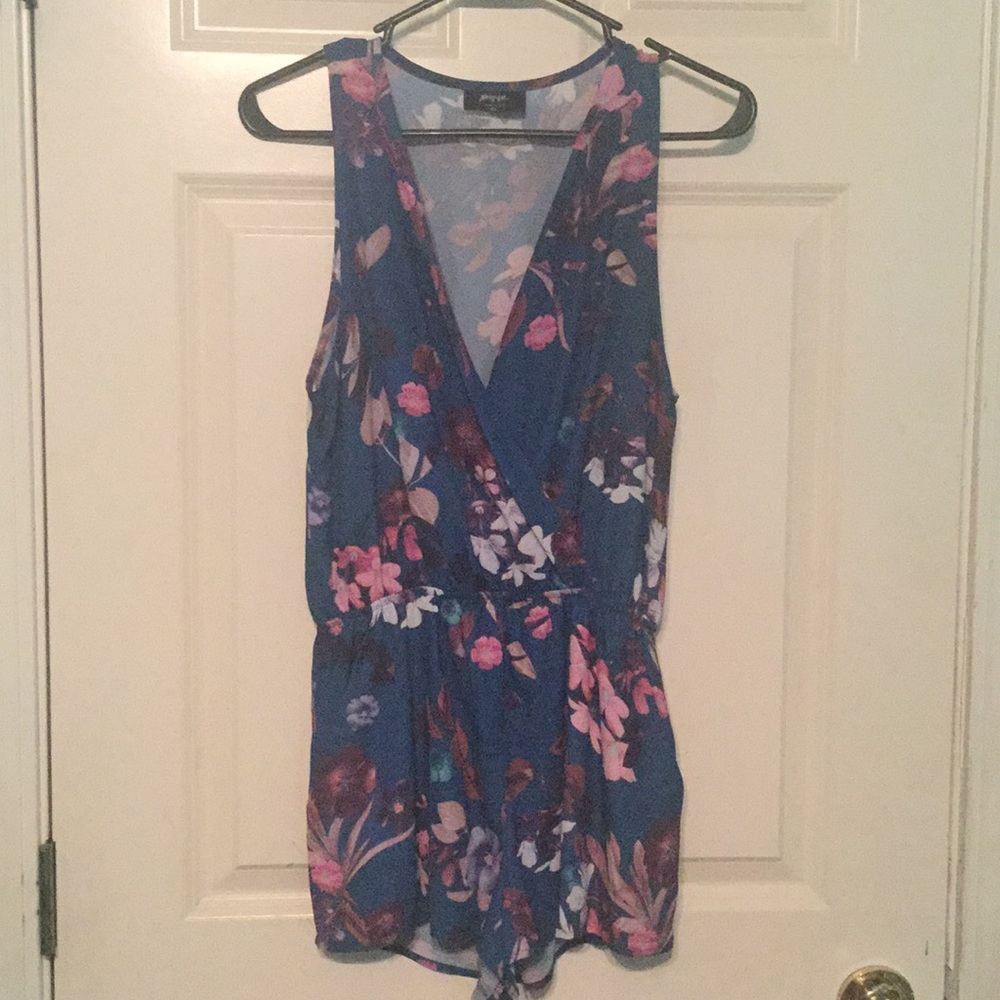 Sleeveless floral romper